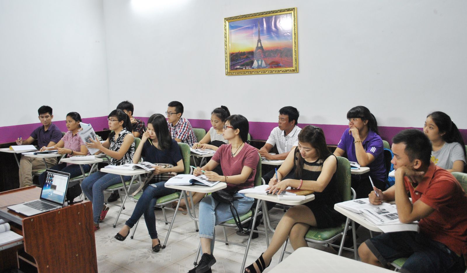 Lớp học tiếng đức thứ 7 và chủ nhật cho người bận rộn (210x360) Lớp học tiếng đức thứ 7 và chủ nhật cho người bận rộn